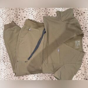 🩺WOMENS Figs Tan/BeigeSCRUB SET. SIZE M•LP 🩺